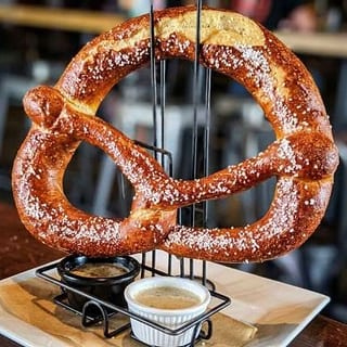 Giant Pretzel (1) -Catering